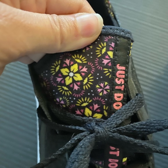 Size 8 Black Nike air - Picture 2 of 5